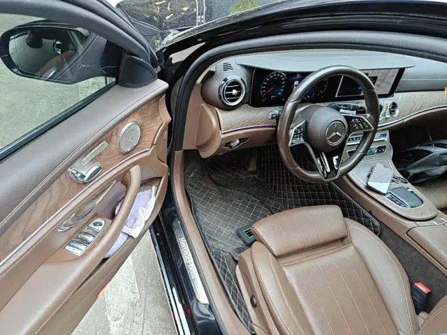 Mercedes-Benz E-Class — Фото автомобиля 15