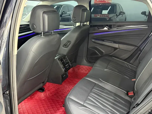 Volkswagen Passat — Фото автомобиля 5