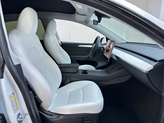 Tesla Model Y — Фото автомобиля 13