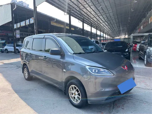 Wuling Hongguang — Фото автомобиля 3