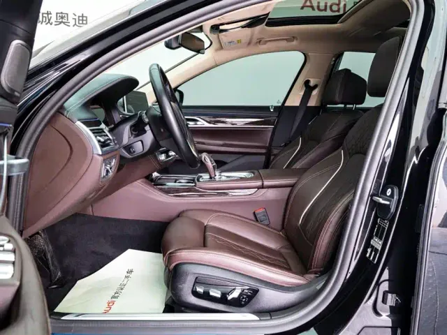 BMW 7 Series — Фото автомобиля 11