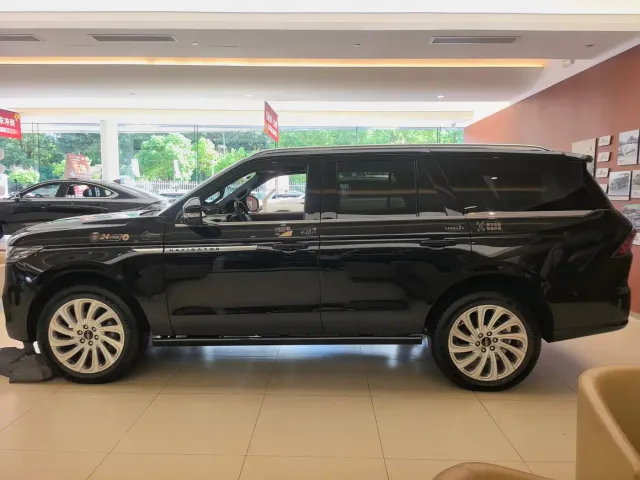 Lincoln Navigator — Фото автомобиля 5