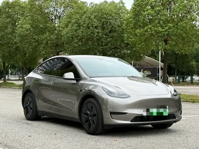 Tesla Model Y 2024 Rear-Wheel Drive Version — Фото автомобиля 3