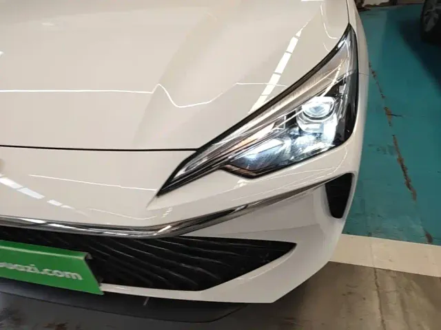 Roewe i5 — Фото автомобиля 23