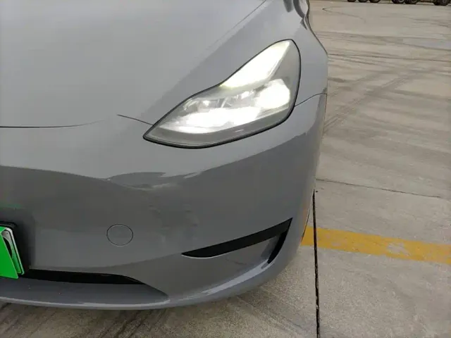 Tesla Model Y — Фото автомобиля 23