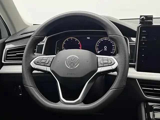Volkswagen Tiguan L — Фото автомобиля 10