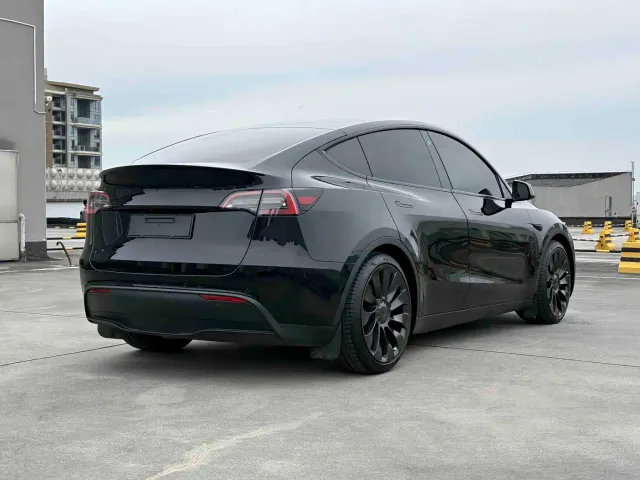 Tesla Model Y — Фото автомобиля 4