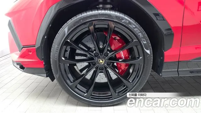 Lamborghini Urus — Фото автомобиля 2