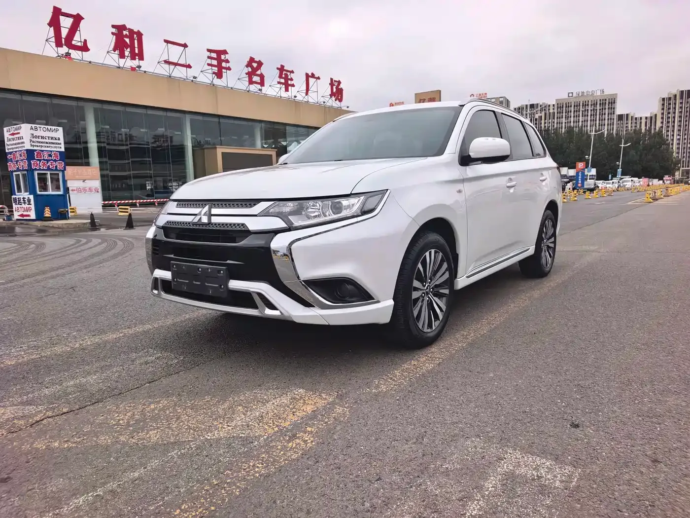 Фотография автомобиля — Mitsubishi Outlander