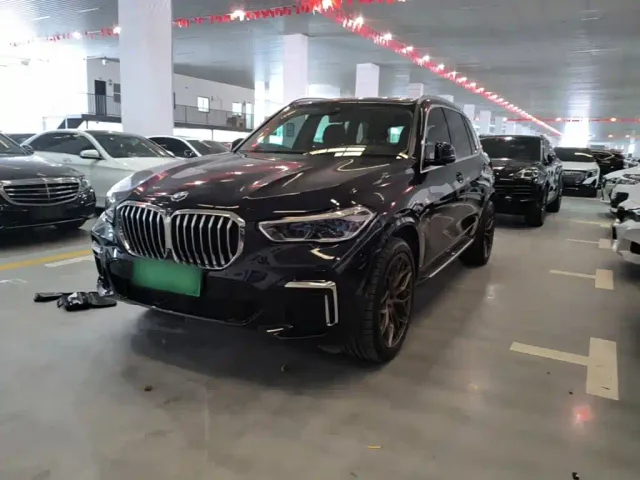 Фотография автомобиля — BMW X5
