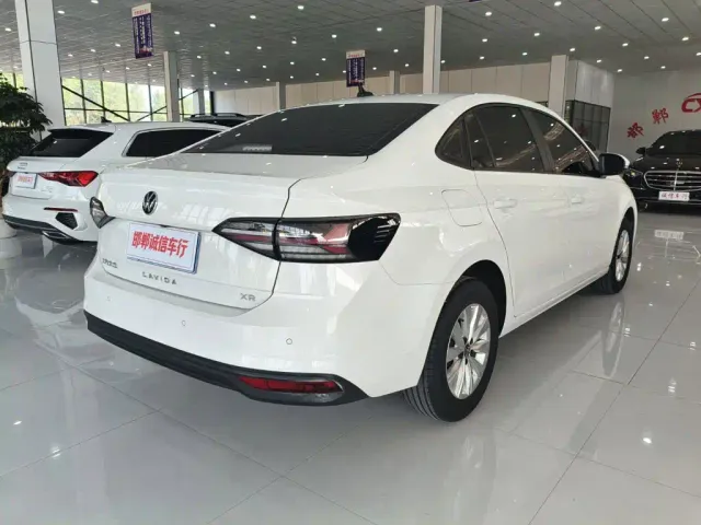 Volkswagen Lavida — Фото автомобиля 4
