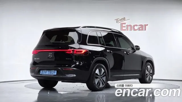 Mercedes-Benz EQB — Фото автомобиля 2