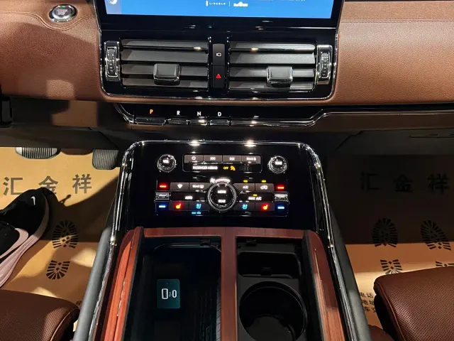 Lincoln Navigator — Фото автомобиля 13