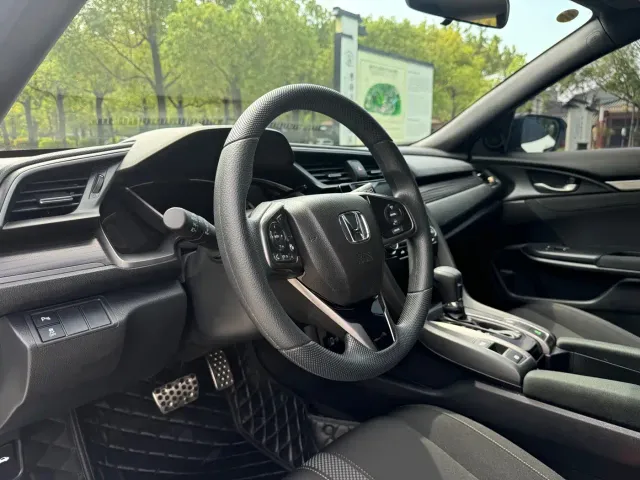 Honda Civic — Фото автомобиля 9