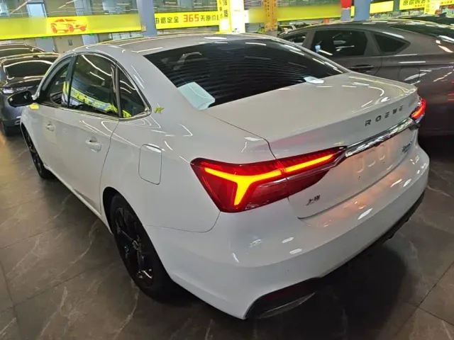Roewe i6 MAX — Фото автомобиля 4