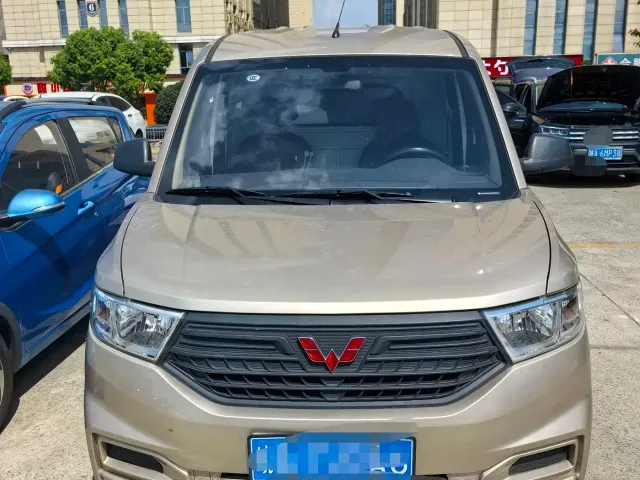 Wuling Hongguang V — Фото автомобиля 3