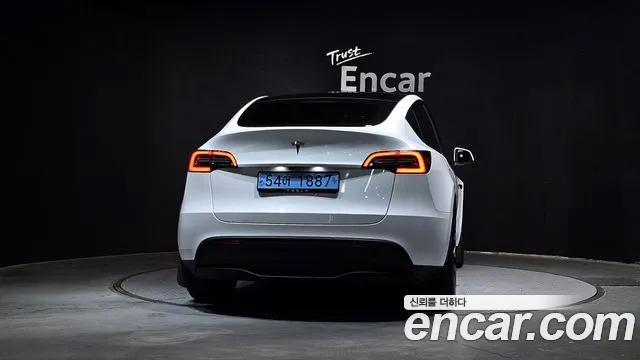 Tesla Model Y — Фото автомобиля 4