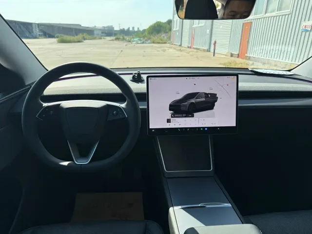 Tesla Model Y — Фото автомобиля 6