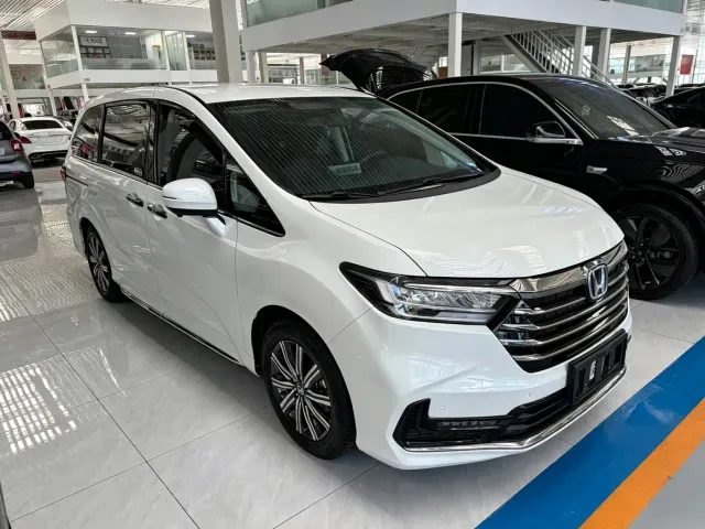 Honda Odyssey — Фото автомобиля 3