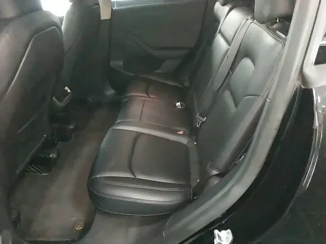 Tesla Model Y — Фото автомобиля 16
