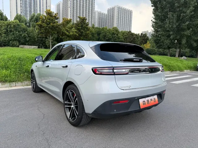 Aito M5 — Фото автомобиля 15