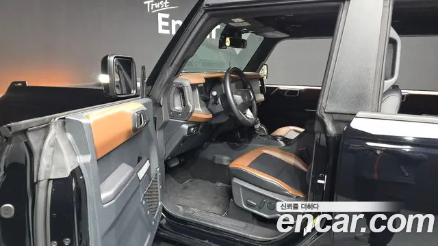 Ford Bronco — Фото автомобиля 10