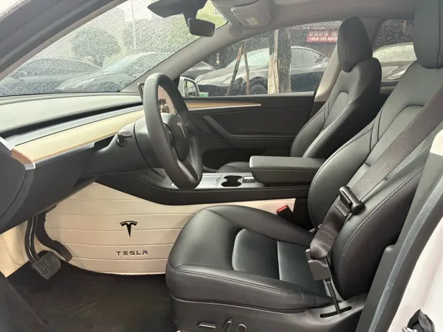 Tesla Model Y — Фото автомобиля 7