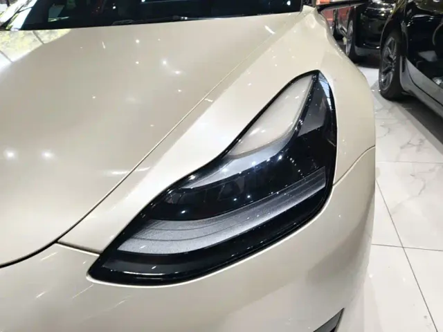 Tesla Model 3 — Фото автомобиля 23