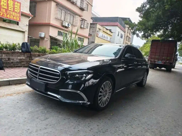 Фотография автомобиля — Mercedes-Benz E-Class