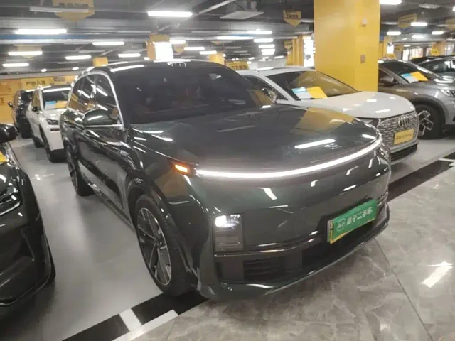 Li Auto L8 — Фото автомобиля 3