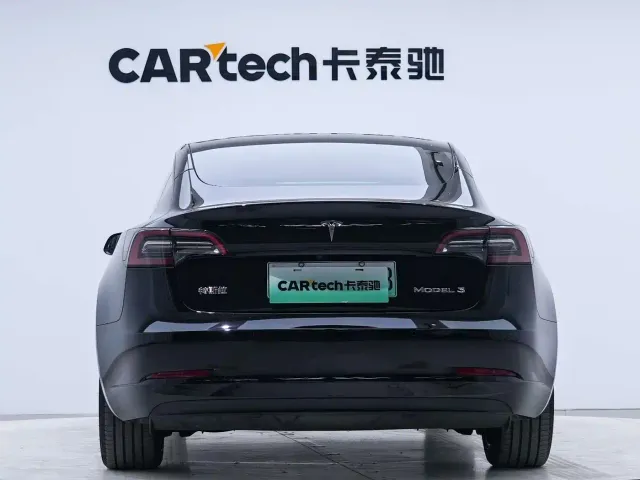 Tesla Model 3 — Фото автомобиля 5