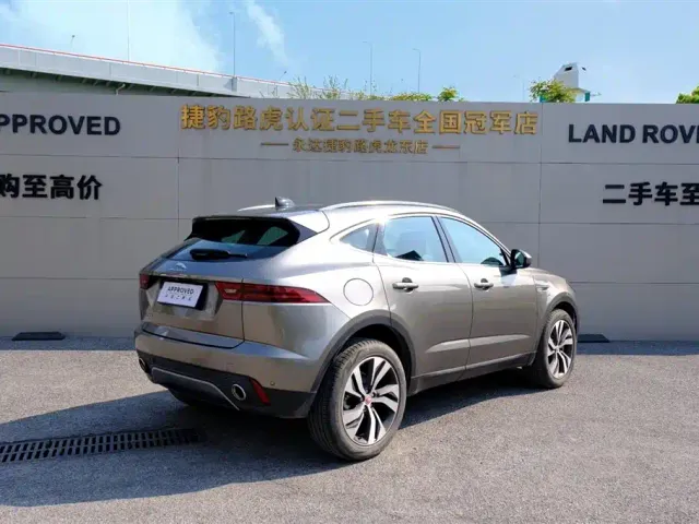 Jaguar E-PACE — Фото автомобиля 6