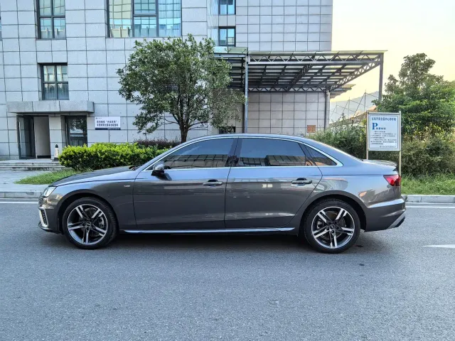 Audi A4L — Фото автомобиля 15