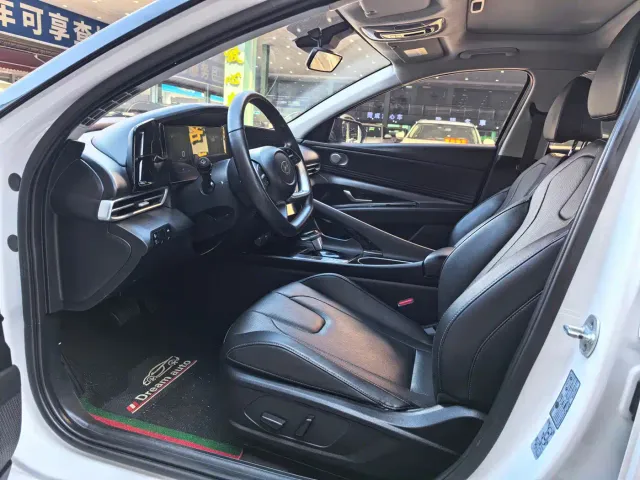 Hyundai Elantra — Фото автомобиля 5