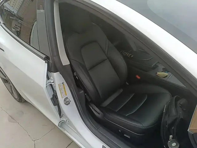 Tesla Model 3 — Фото автомобиля 24