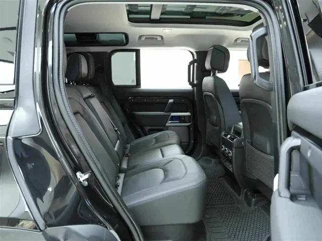 Land Rover Defender — Фото автомобиля 13