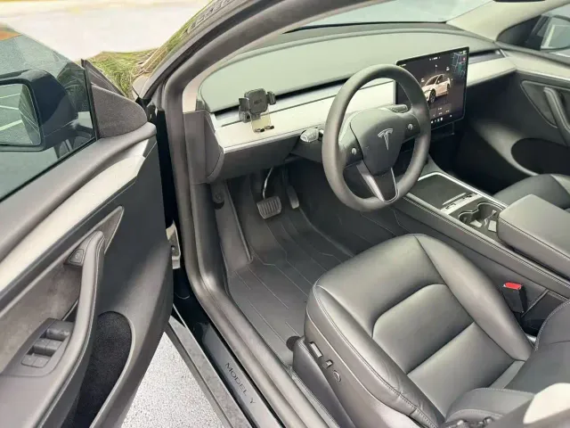 Tesla Model Y — Фото автомобиля 4