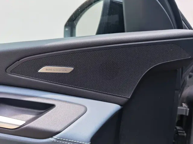 Audi Q6L e-tron — Фото автомобиля 10