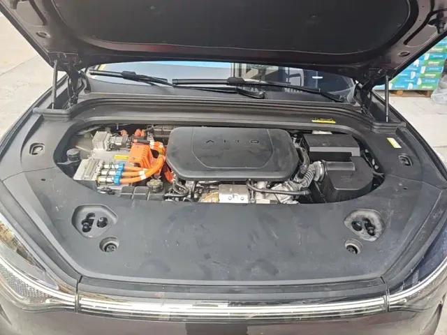 AITO Wenjie AITO M9 2025 Extended Range Ultra 52kWh 6-Seater — Фото автомобиля 19