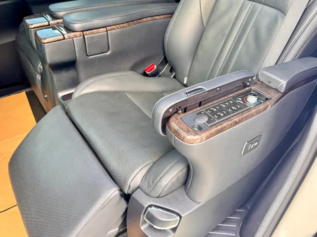 Toyota Alphard — Фото автомобиля 13