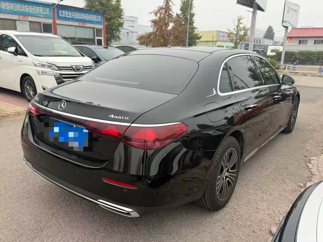 Mercedes-Benz E-Class — Фото автомобиля 2