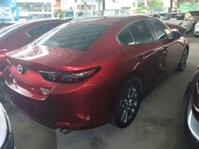 Mazda Axela — Фото автомобиля 6