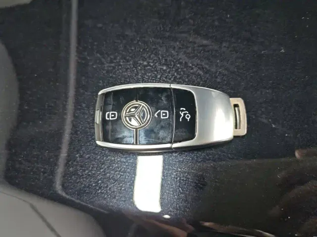 Mercedes-Benz E-Class — Фото автомобиля 8