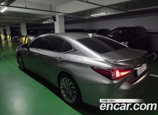 Lexus ES 7th Gen — Фото автомобиля 3
