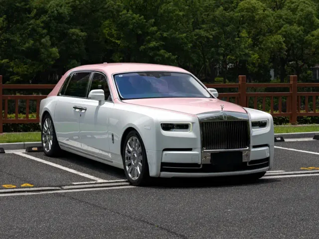 Rolls-Royce Phantom — Фото автомобиля 3