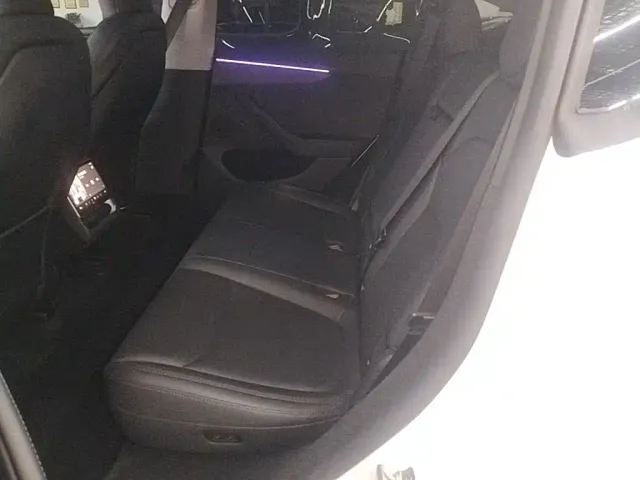 Tesla Model Y — Фото автомобиля 16