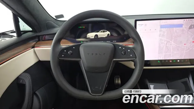Tesla Model S — Фото автомобиля 19