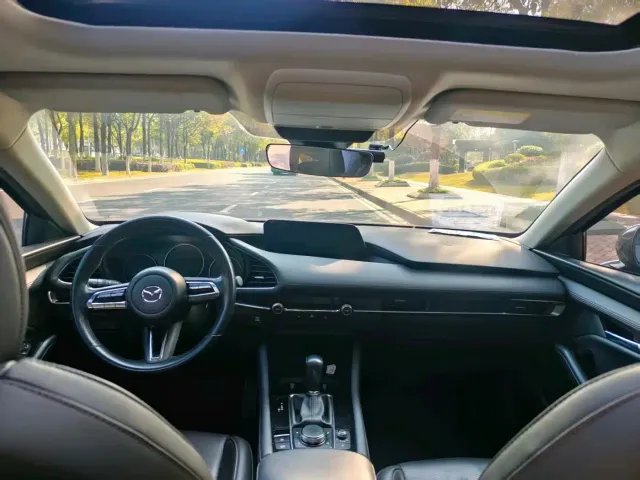 Mazda Axela — Фото автомобиля 4
