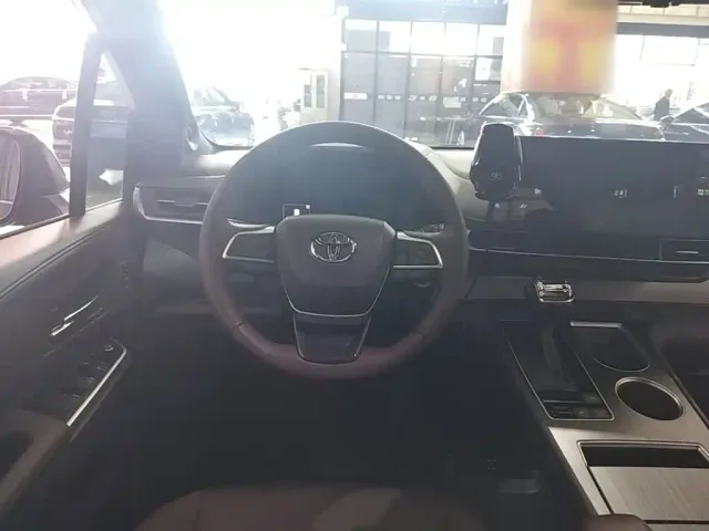 Toyota Granvia — Фото автомобиля 10