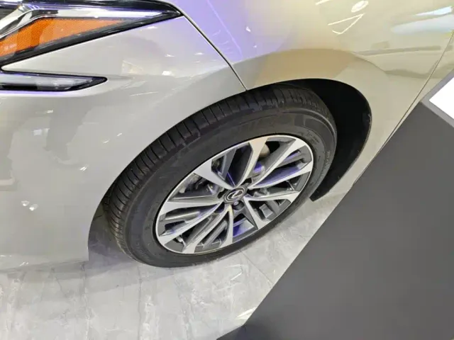 Lexus ES — Фото автомобиля 22